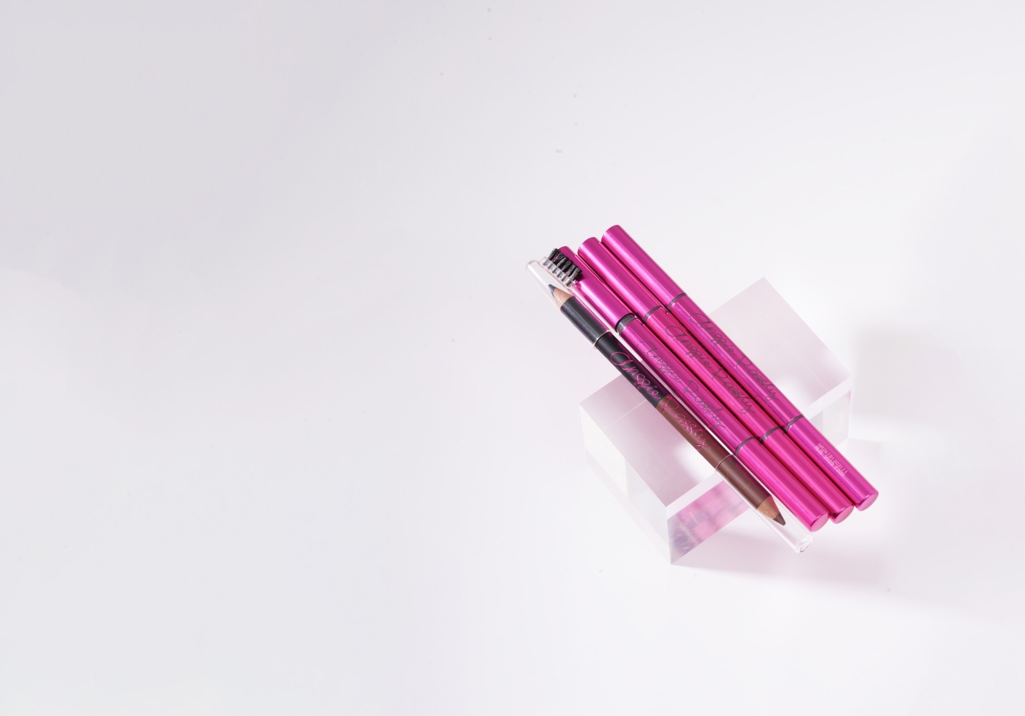Produk alis Anggie Rassly: Ultimate Definer dan Dual HD-Brow Pencil